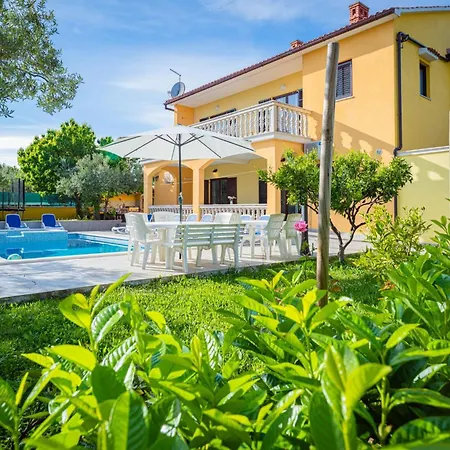 Smilja In - Haus Fuer 14-16 Personen * Vodnjan