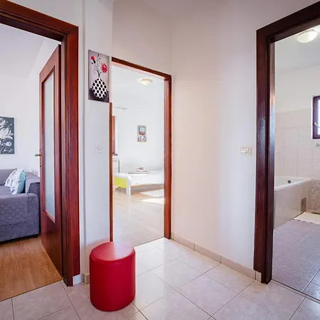 Villa Smilja In - Haus Fuer 14-16 Personen